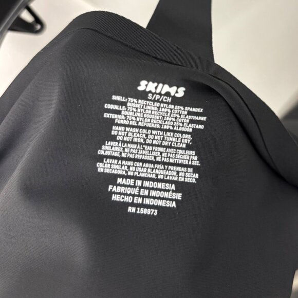 SKIMS UNLINED PLUNGE BODYSUIT - Picture 4 of 4